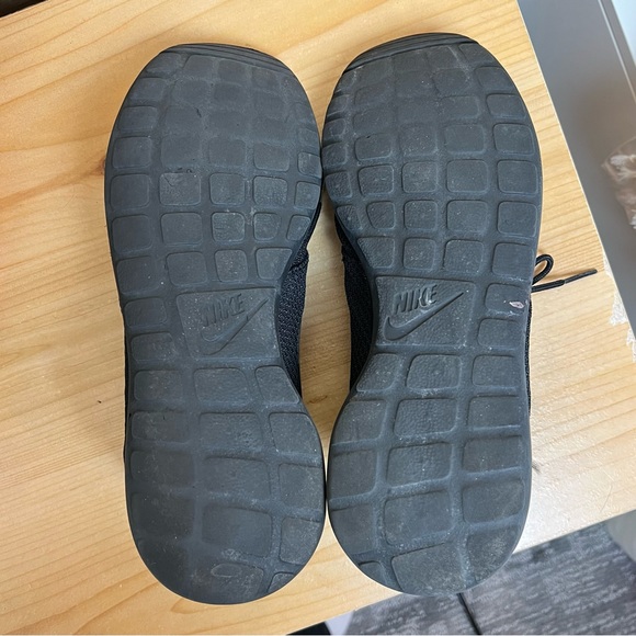 Nike Roshes - Picture 3 of 3